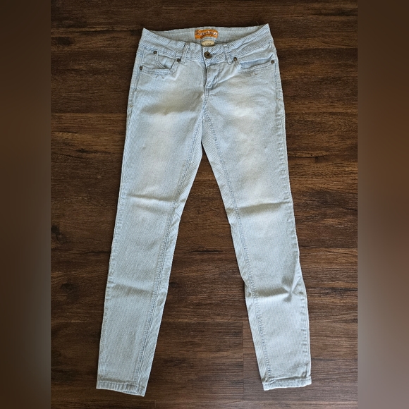 NWOT WOMENS JOU JOU STRIPPED JEANS SIZE 7/8 - Picture 1 of 3